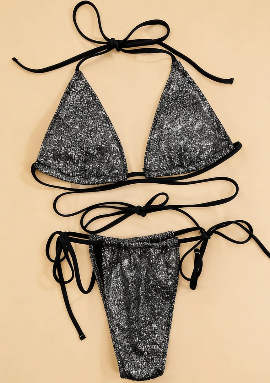 Bikini z mocno wyciętymi majtkami