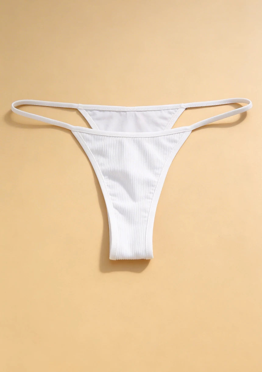 Prążkowane stringi z minimalistycznym krojem