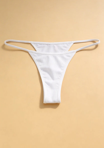 Prążkowane stringi z minimalistycznym krojem
