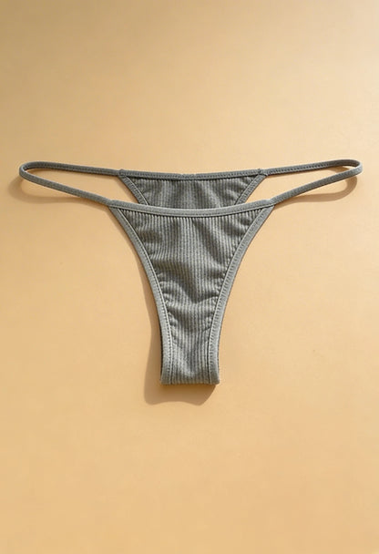 Prążkowane stringi z minimalistycznym krojem