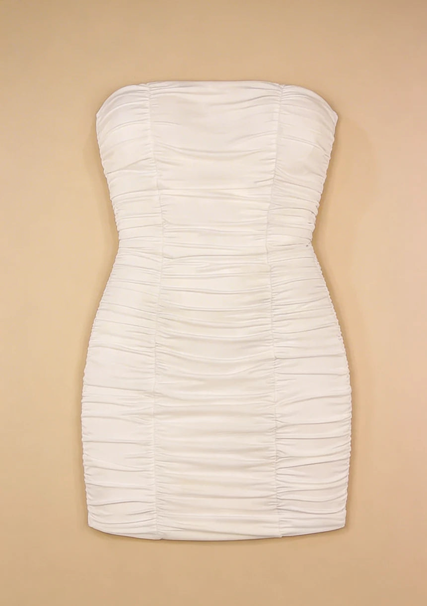 Sukienka plażowa z odkrytymi ramionami