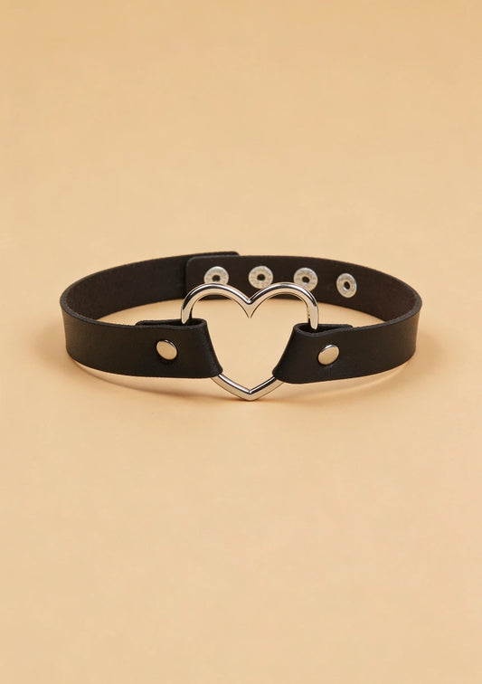 Choker z ozdobnym sercem