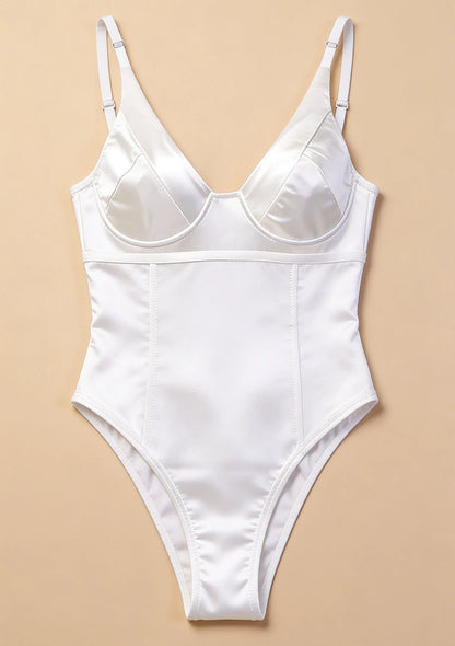 Body z połyskującego materiału