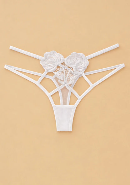 Stringi z podwójnymi paskami na biodrach