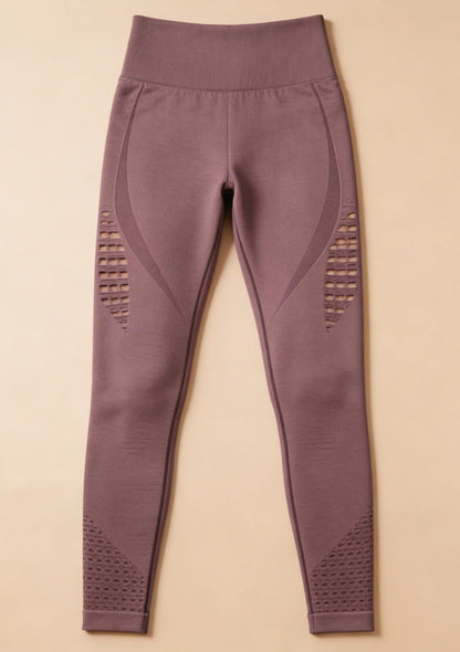 Legginsy sportowe z ozdobnymi wycięciami