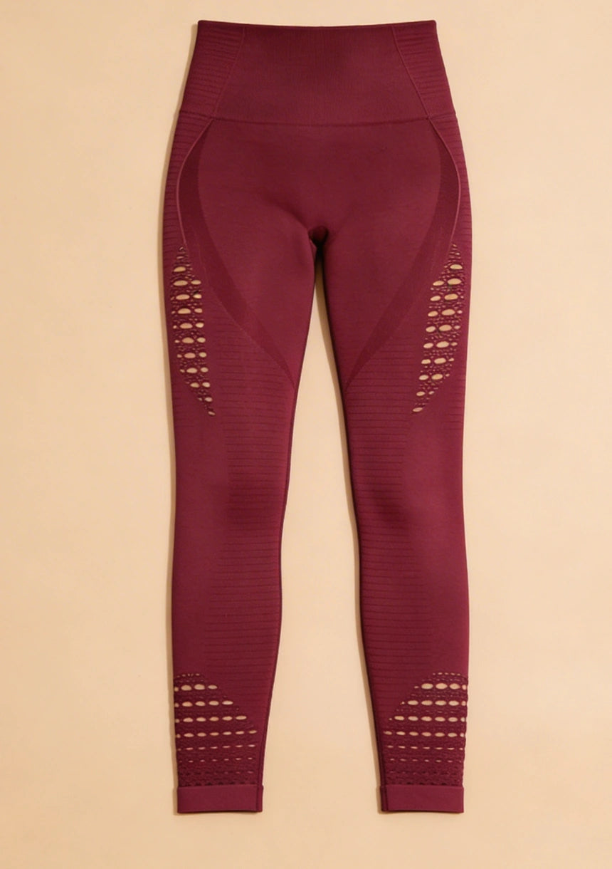 Legginsy sportowe z ozdobnymi wycięciami