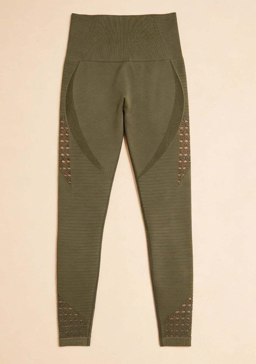 Legginsy sportowe z ozdobnymi wycięciami