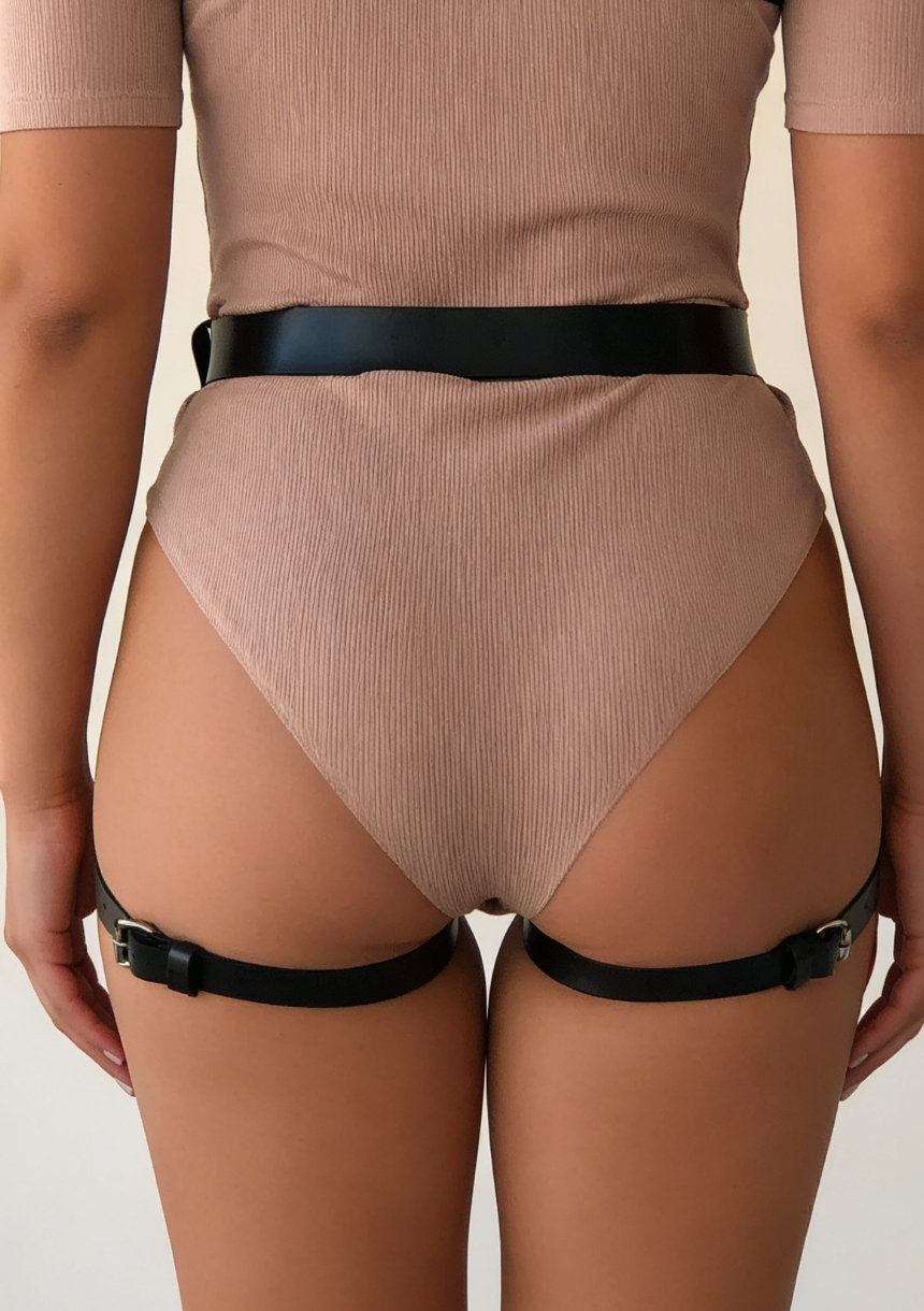 Harness zapinany w talii