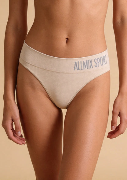 Stringi szerokie w sportowym stylu