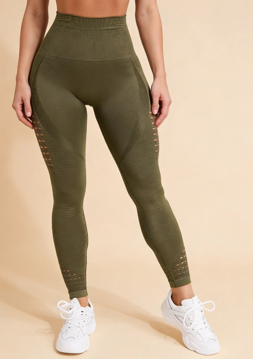 Legginsy sportowe z ozdobnymi wycięciami
