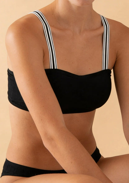 Biustonosz bandeau na wąskich ramiączkach