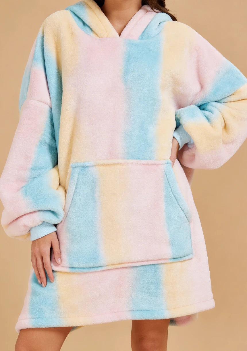 Puchata kocobluza oversize z kapturem i kieszonką