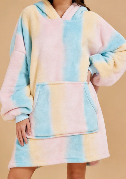 Puchata kocobluza oversize z kapturem i kieszonką