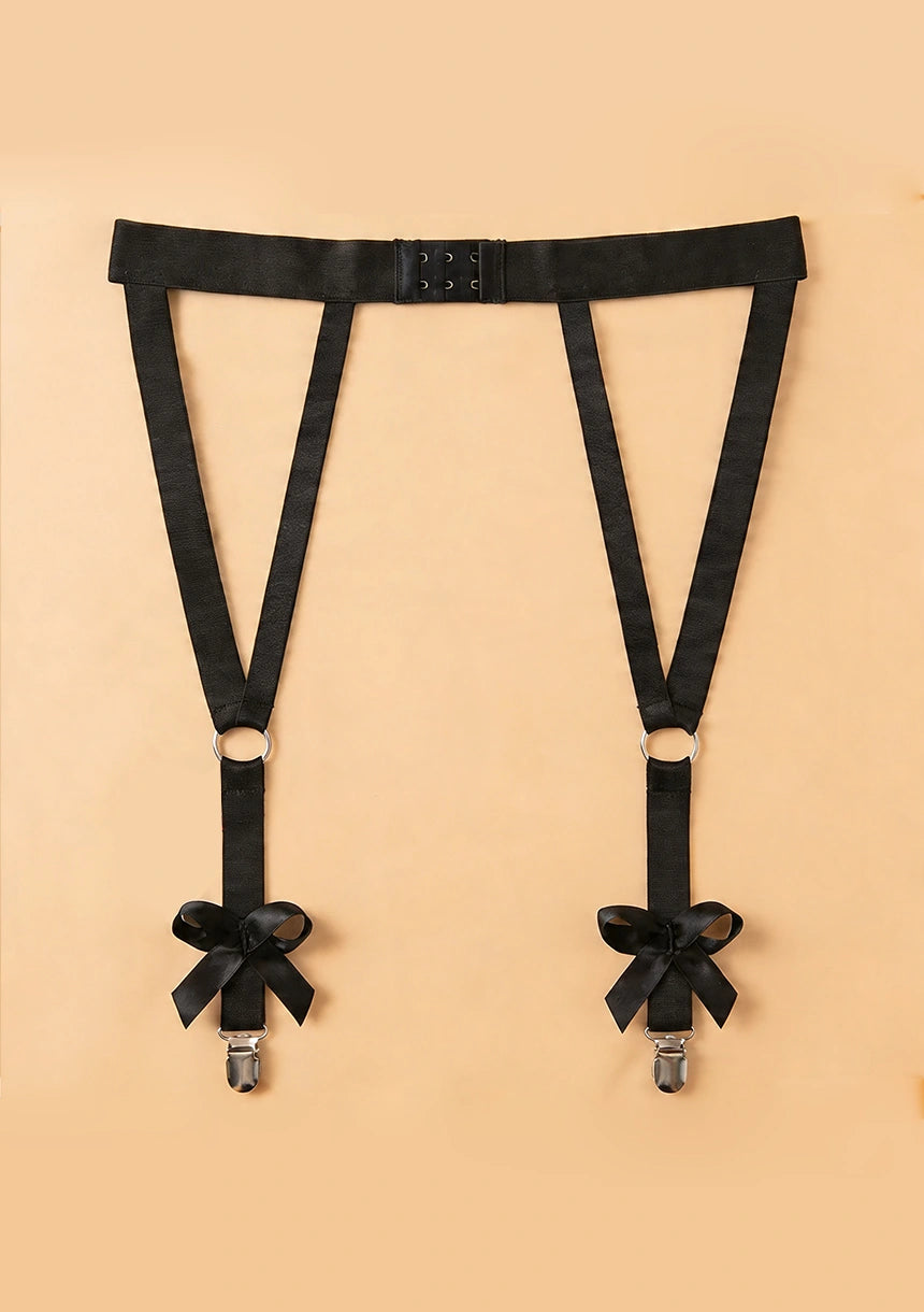 Harness z paskami do pończoch i kokardkami
